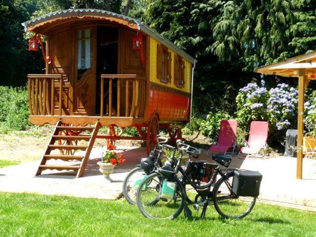 La Cle Des Roulottes Hotell Pluvigner Exteriör bild